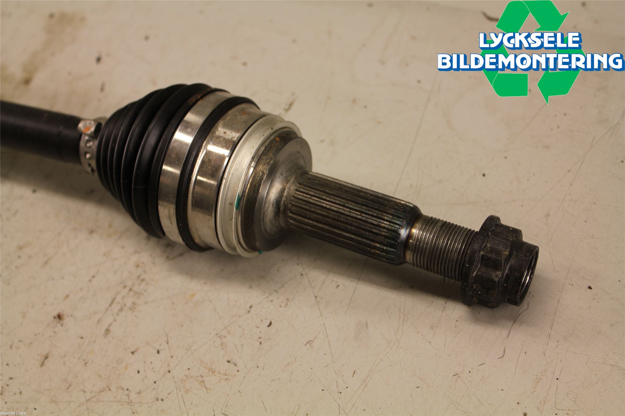 Toyota RAV4 13-18 Drivaxel Bak Höger