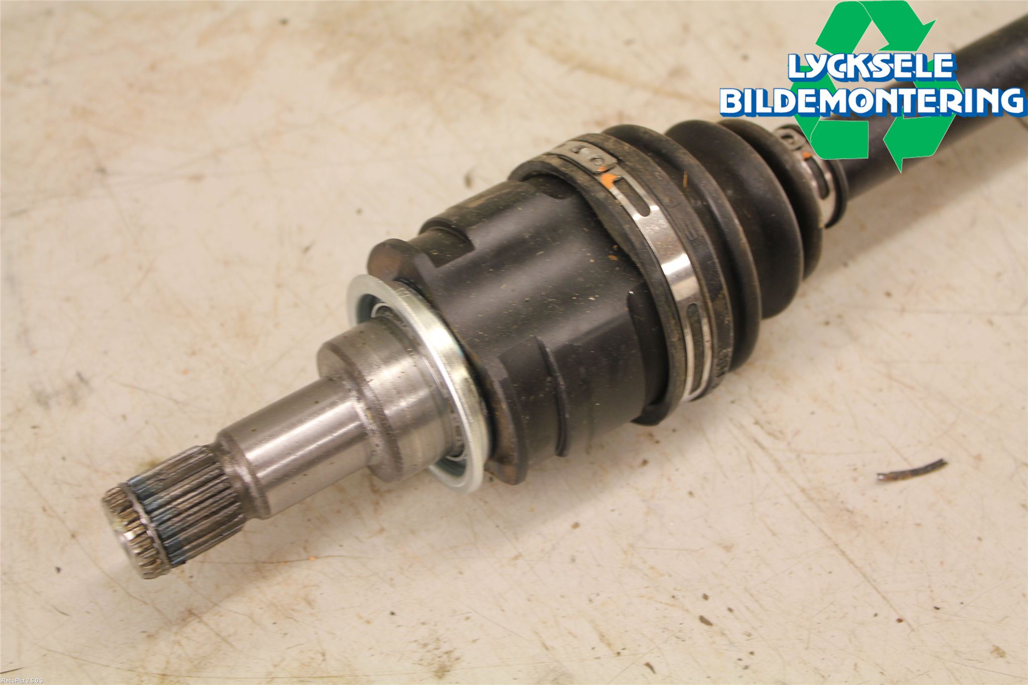 Toyota RAV4 13-18 Drivaxel Bak Höger