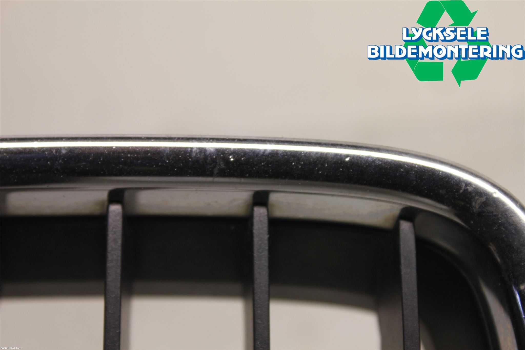 BMW 3 E90/91 SED/TOU 05-12 Grilldel Vänster