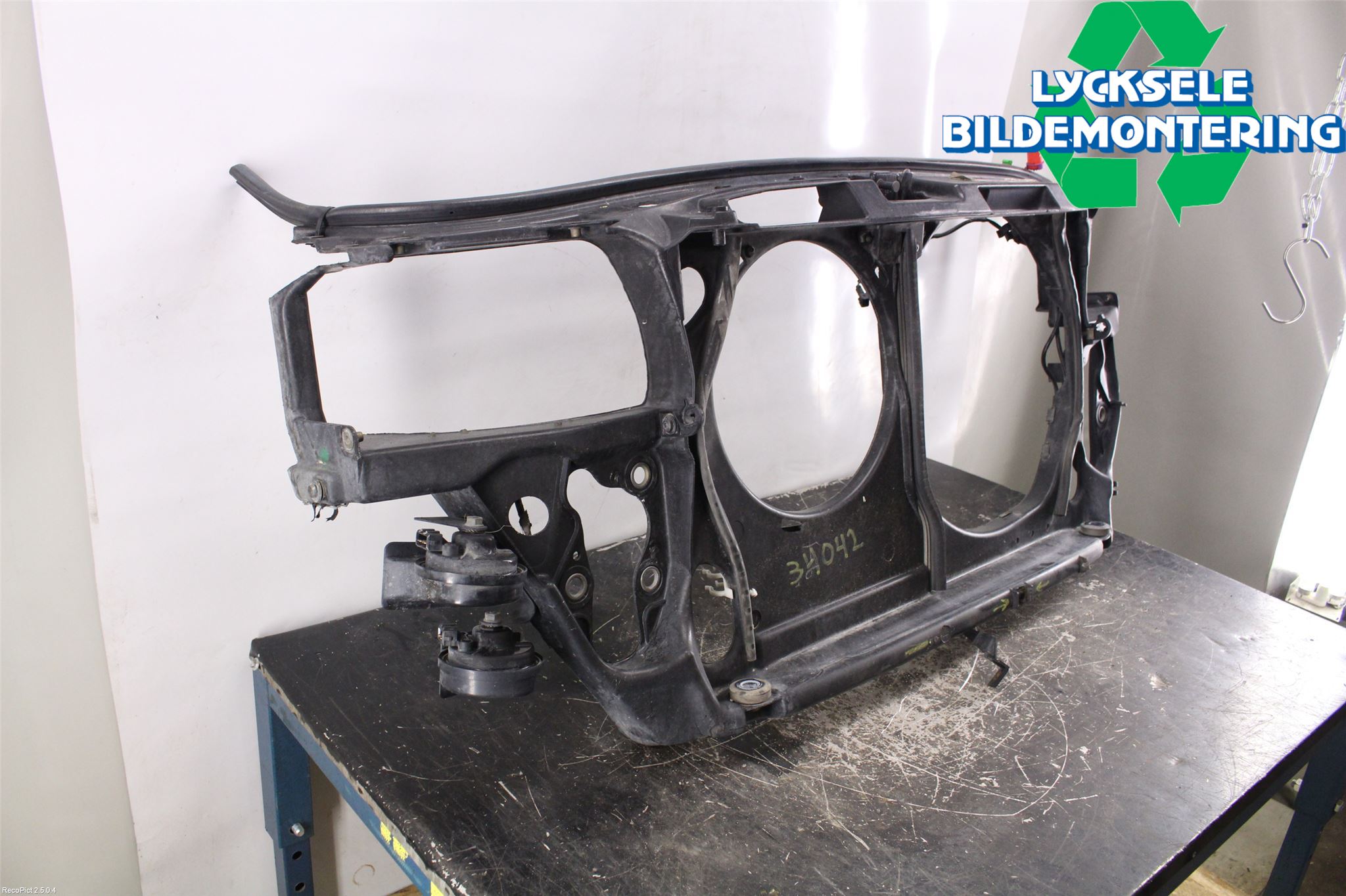 Audi A4/S4 94-99 Frontplåt