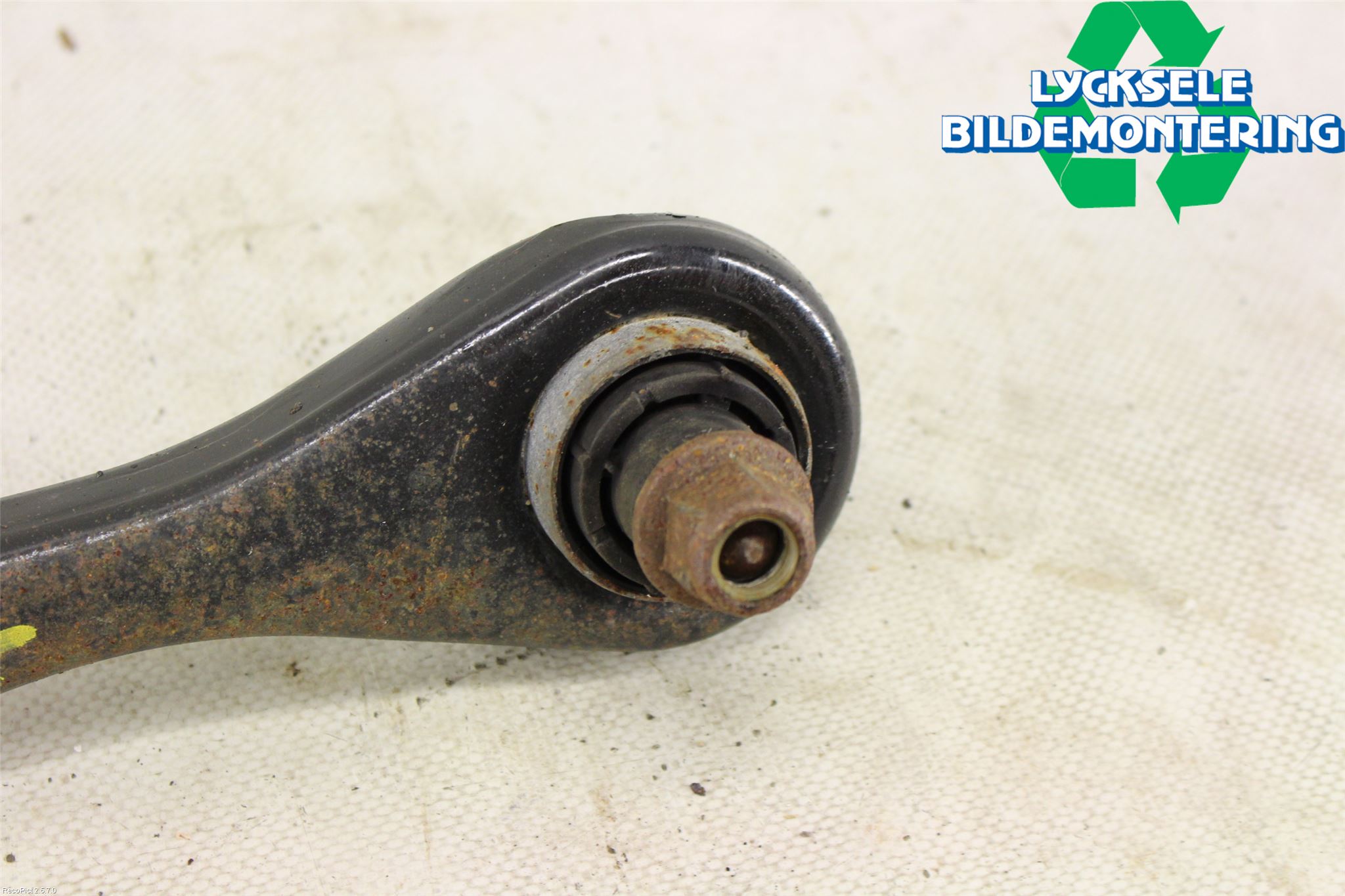 Volkswagen VW PASSAT 11-14 Bärarm Bak Höger