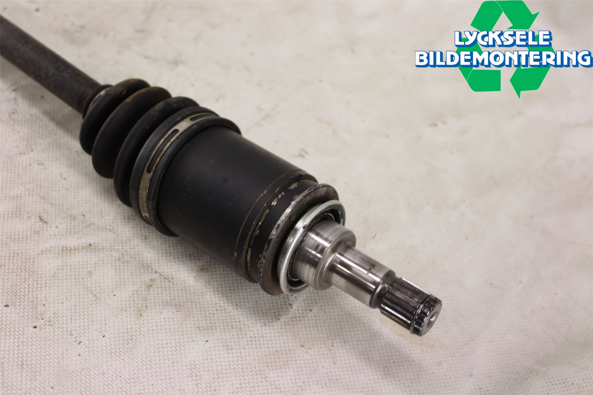 Toyota URBAN CRUISER Drivaxel Bak Höger