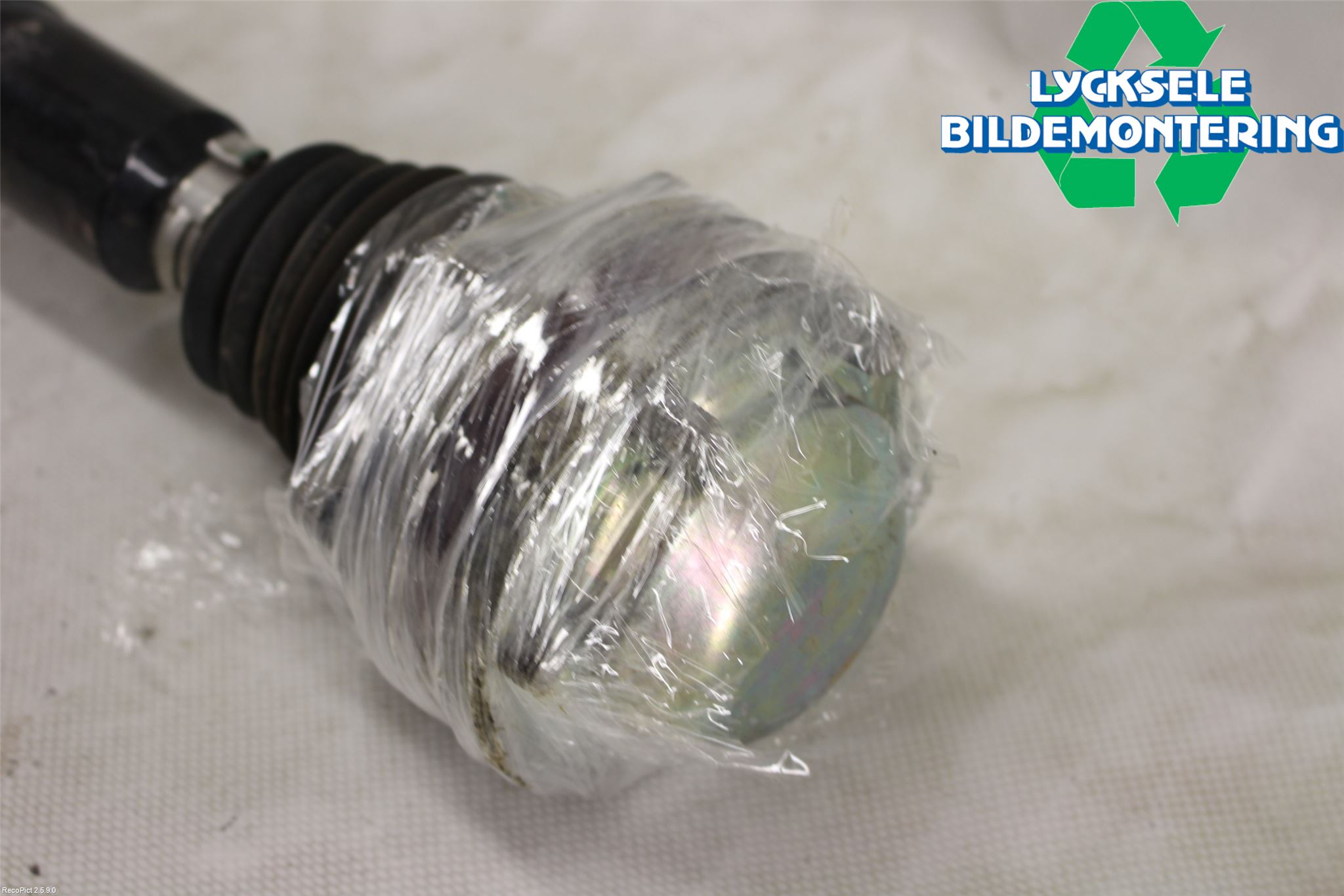 Volkswagen VW CADDY 11-15 Drivaxel Fram Höger