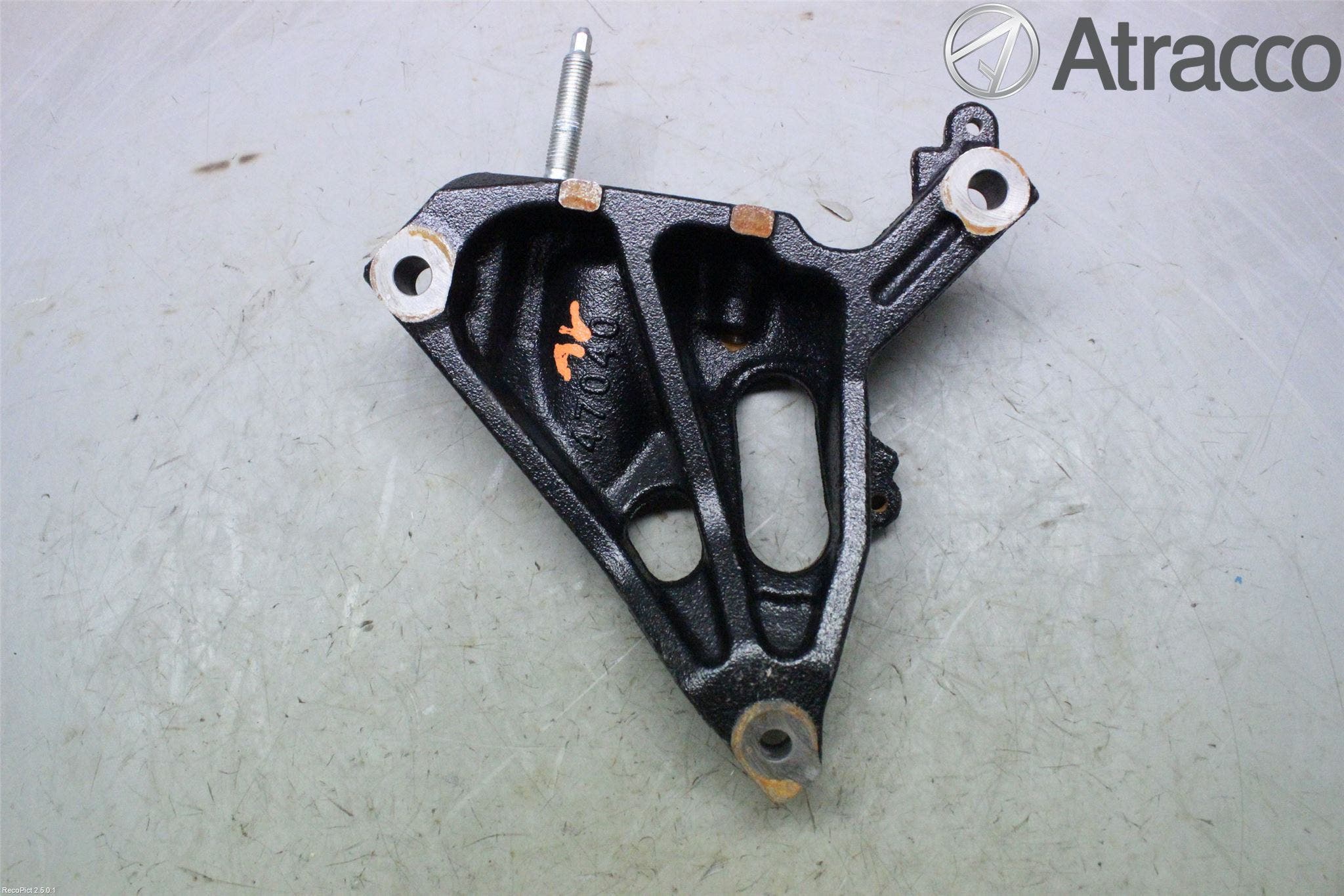 Toyota YARIS XP130 12-14 Motorfäste