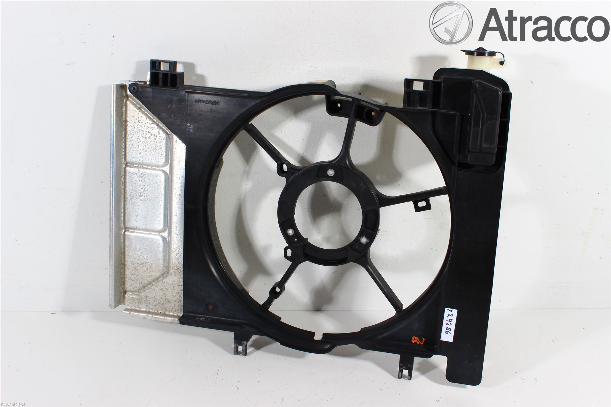 Toyota VERSO-S 11-16 Kylfläktkåpa