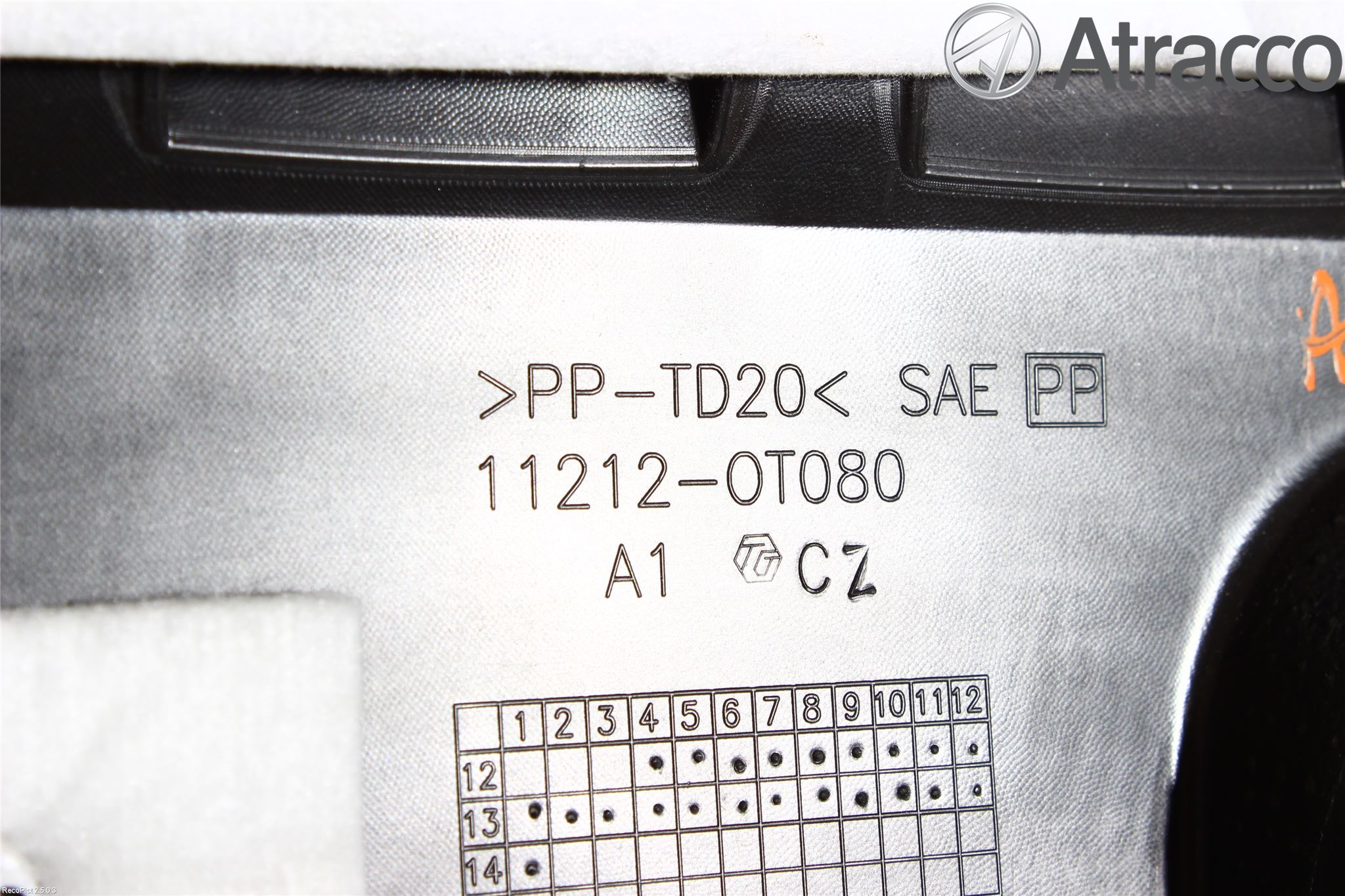 Toyota AURIS 13-19 Motorkåpa