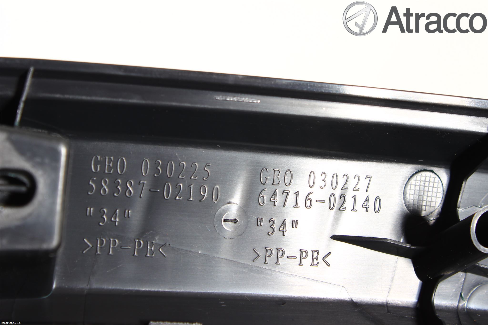 Toyota AURIS 13-19 Inrbagagerumklädsel-Golv