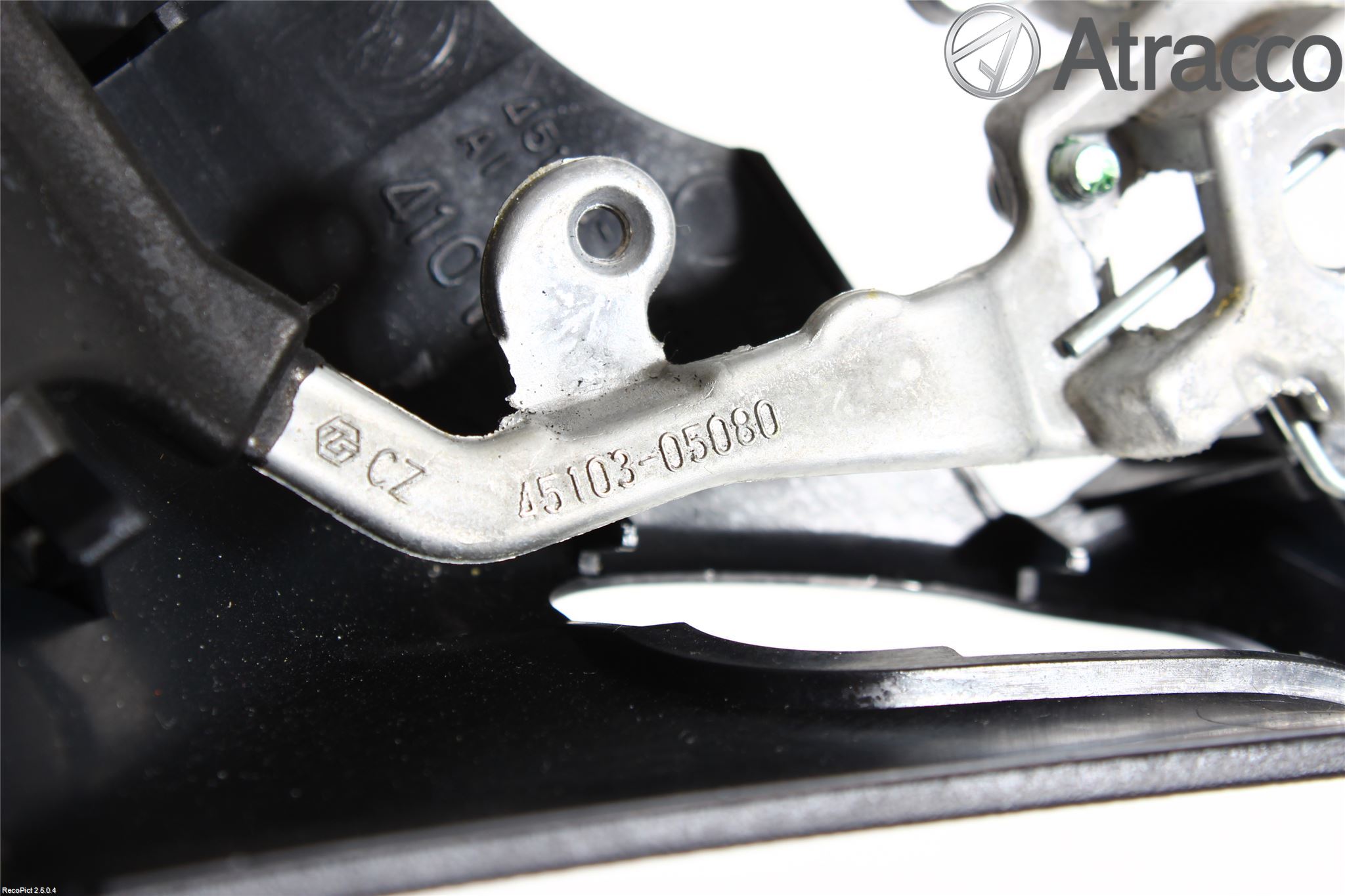 Toyota AVENSIS 09-15 Ratt