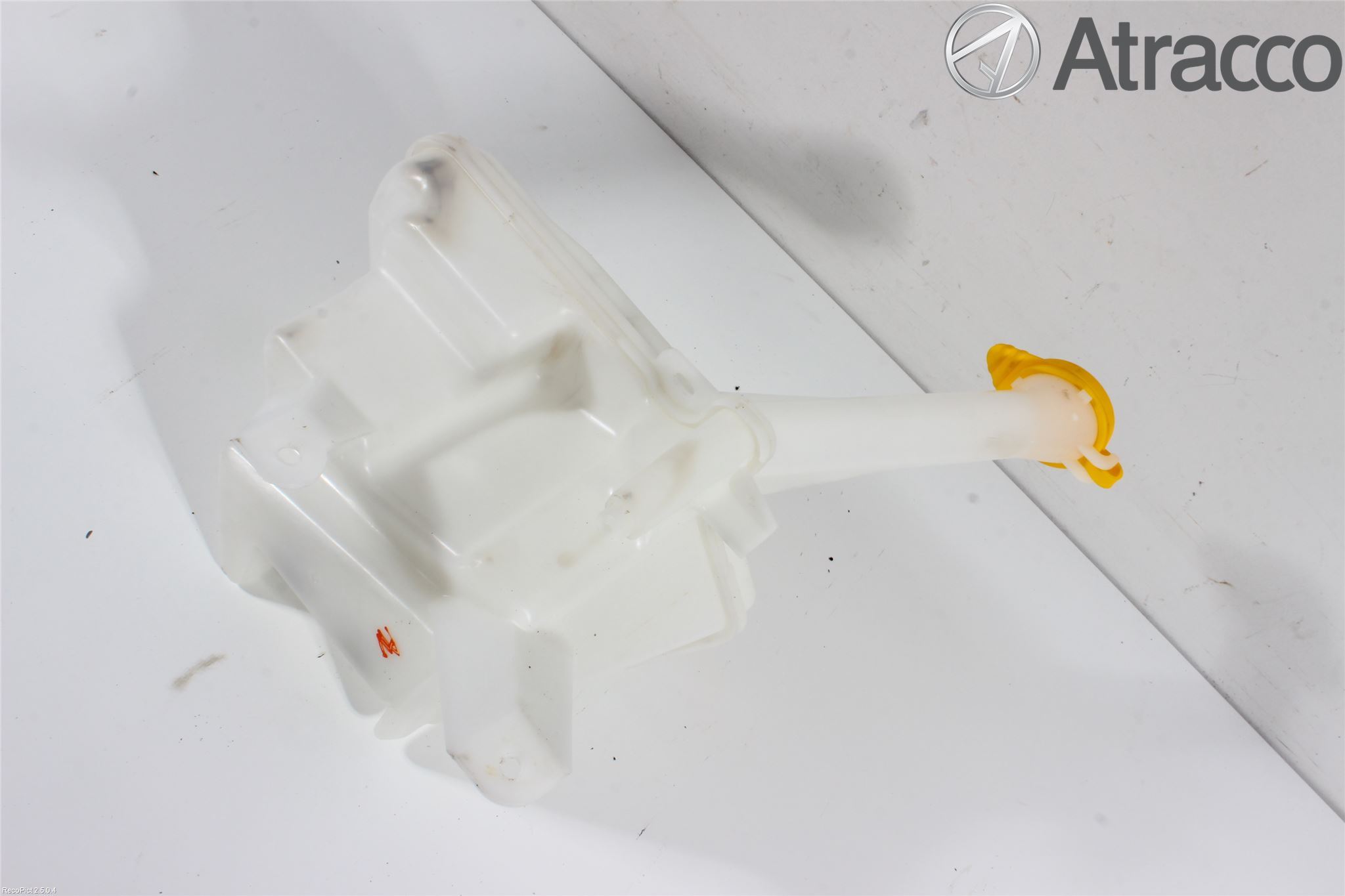 Toyota YARIS XP130 12-14 Spolartank Vindruta