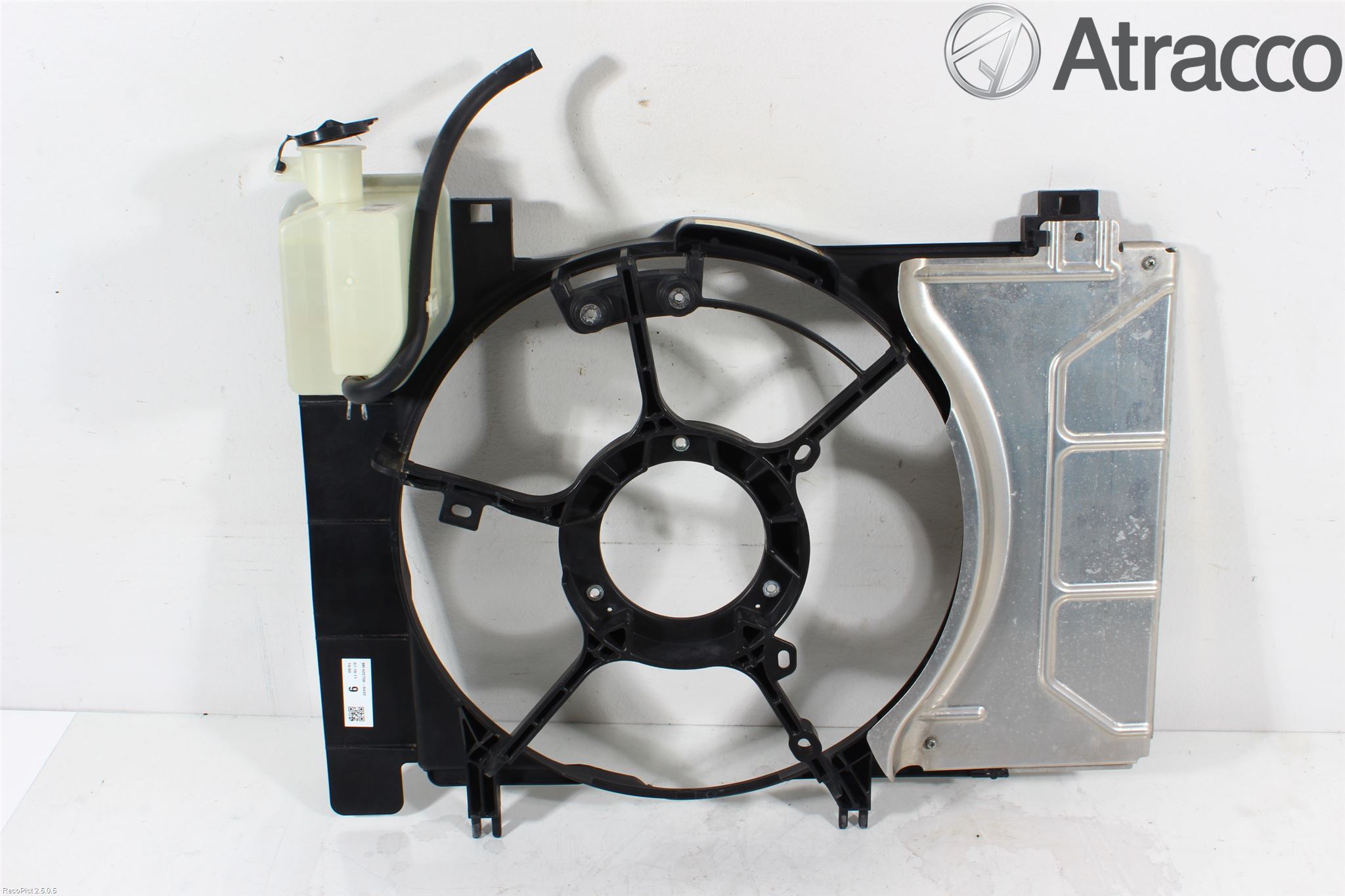 Toyota YARIS XP130 12-14 Kylfläktkåpa