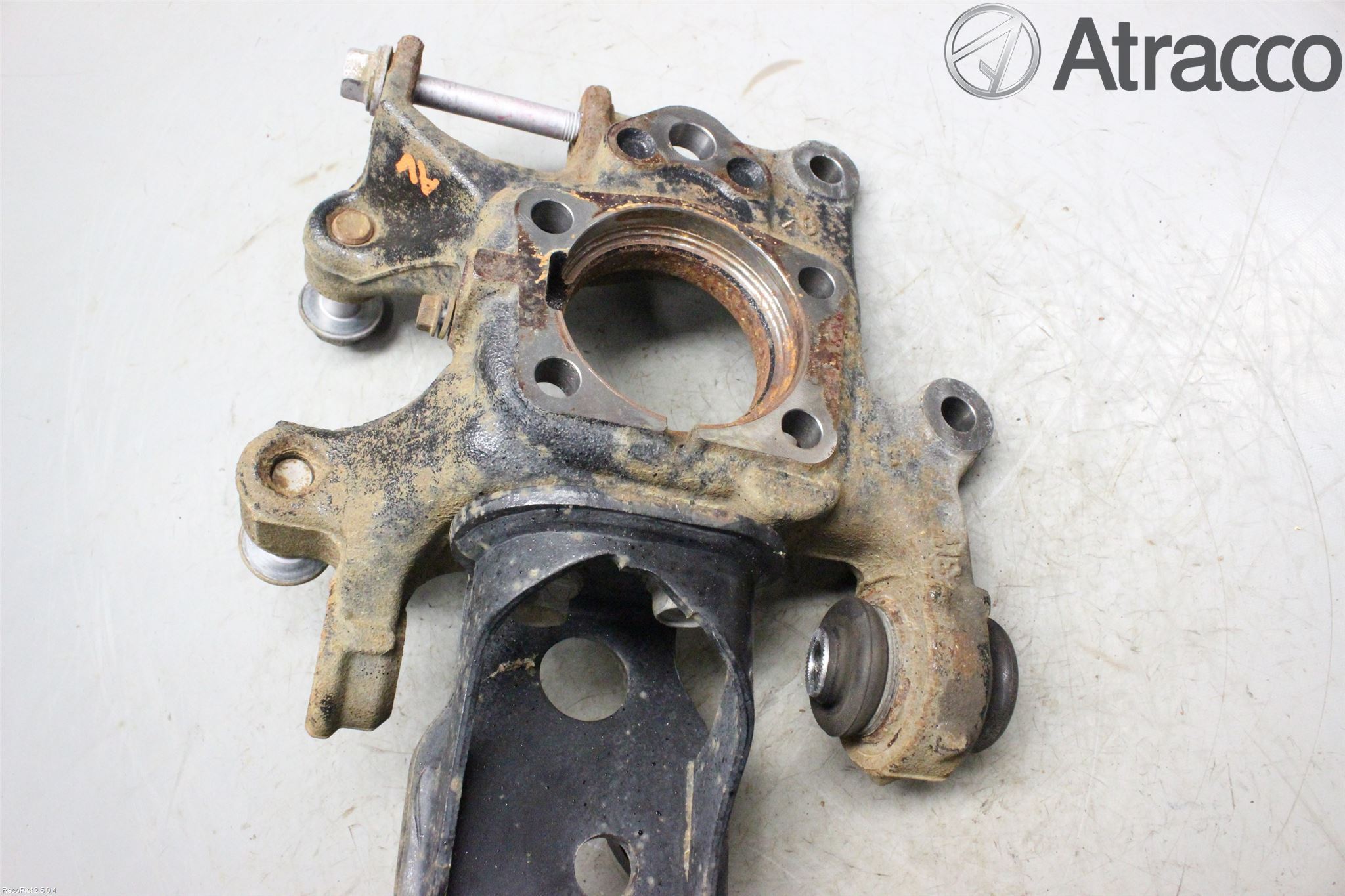 Toyota RAV4 13-18 Hjullagerhus-Spindel Vä B