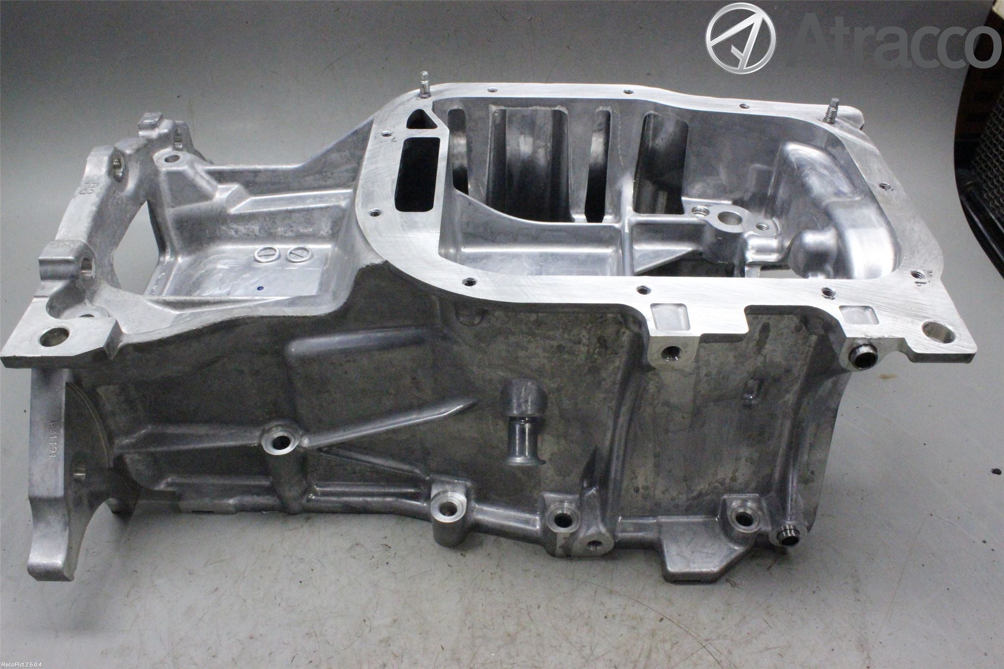 Toyota AVENSIS 09-15 Oljetråg