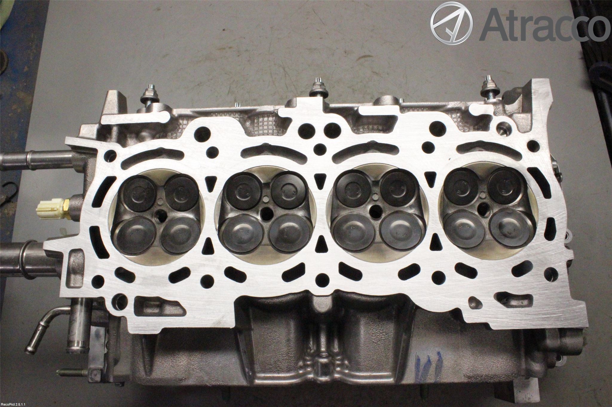 Toyota AVENSIS 09-15 Topplock Bensin