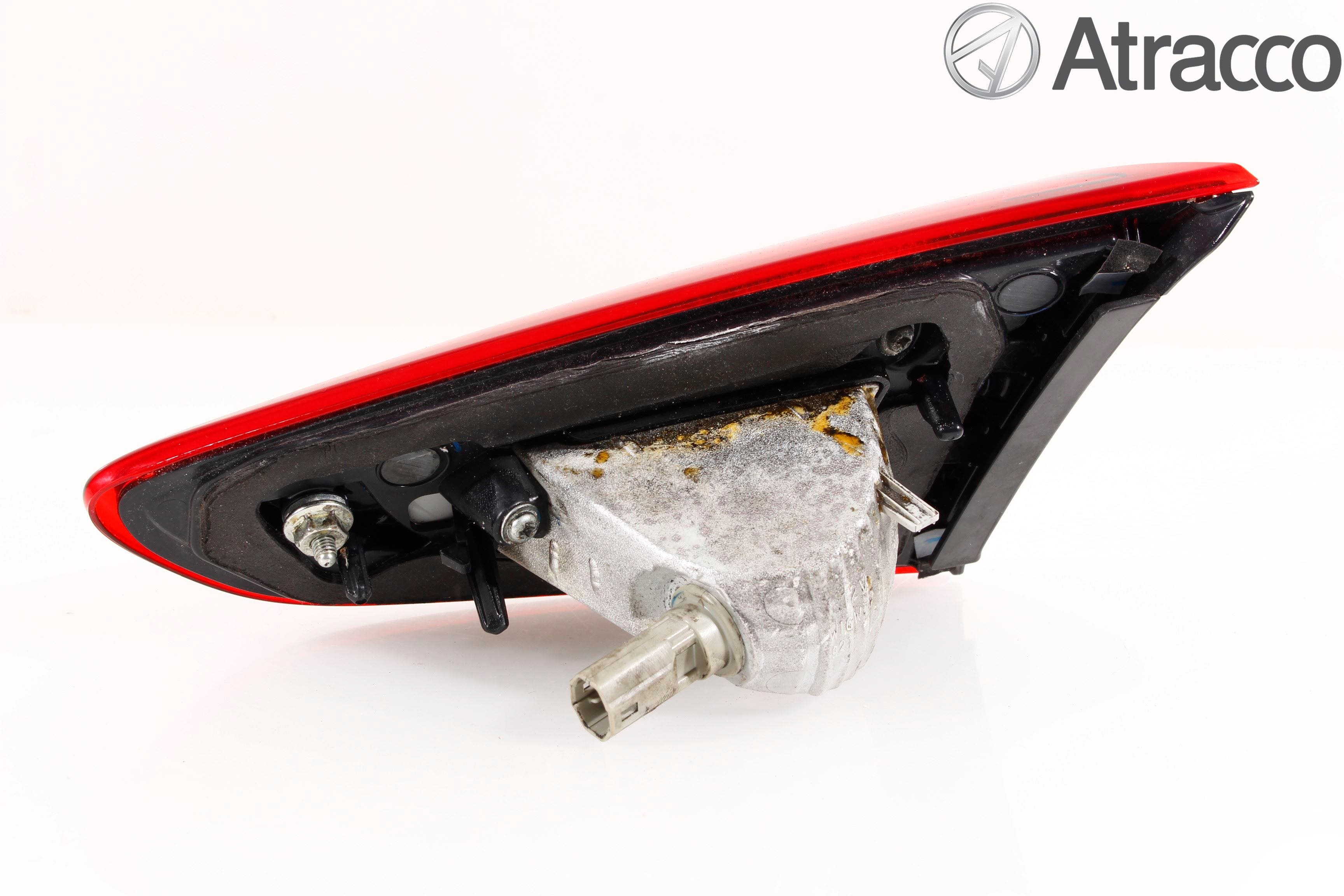 Mazda 2 (DE) 08-15 Bakljus Lucka Vä