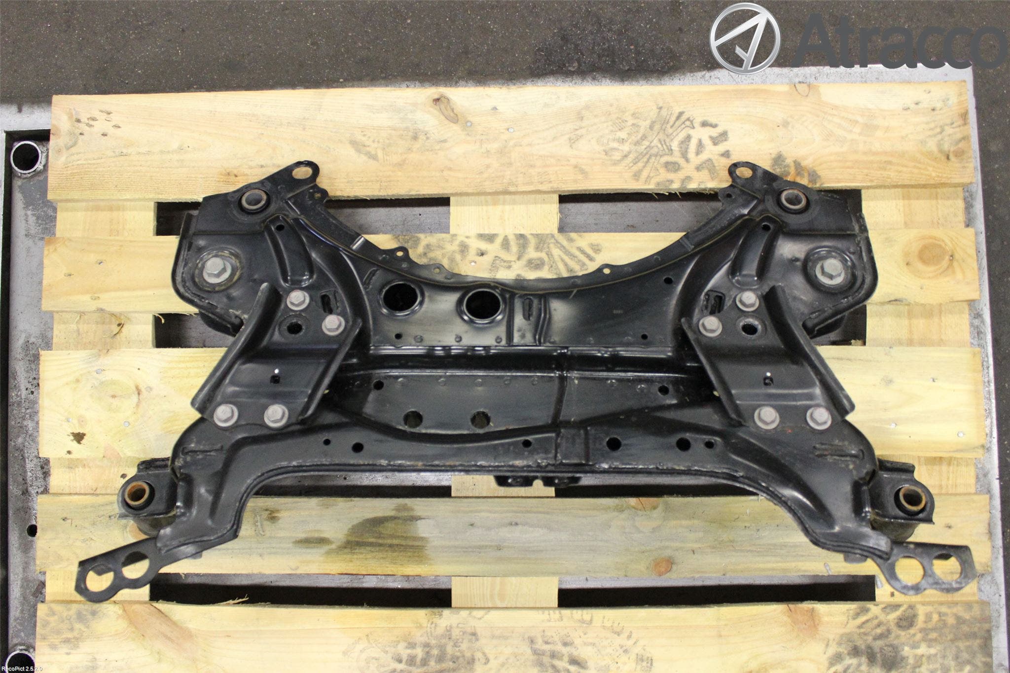 Toyota AVENSIS 09-15 Framvagnsbalk