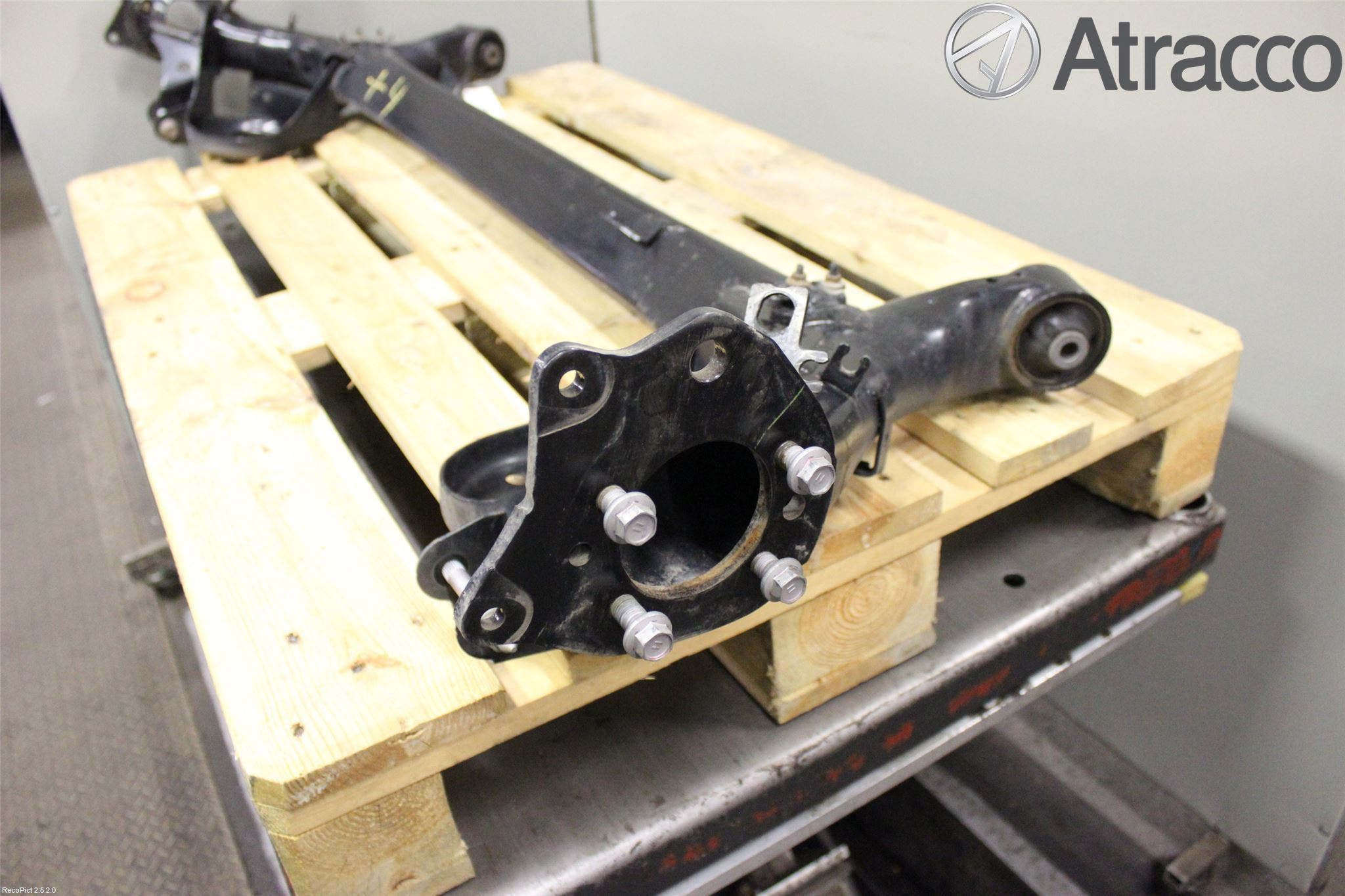 Toyota PRIUS+ ZVW40 12-20 Bakaxelbalk