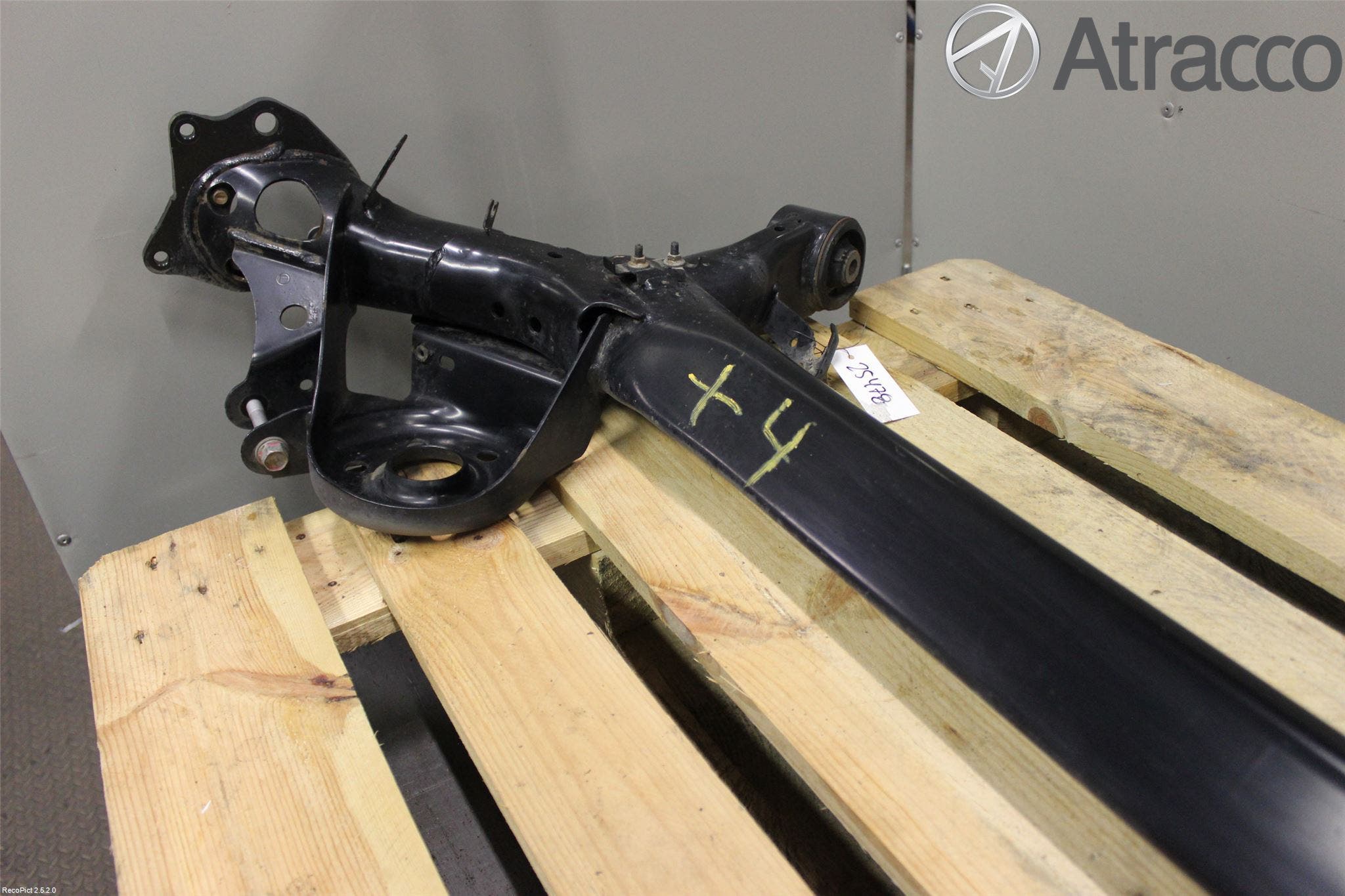 Toyota PRIUS+ ZVW40 12-20 Bakaxelbalk