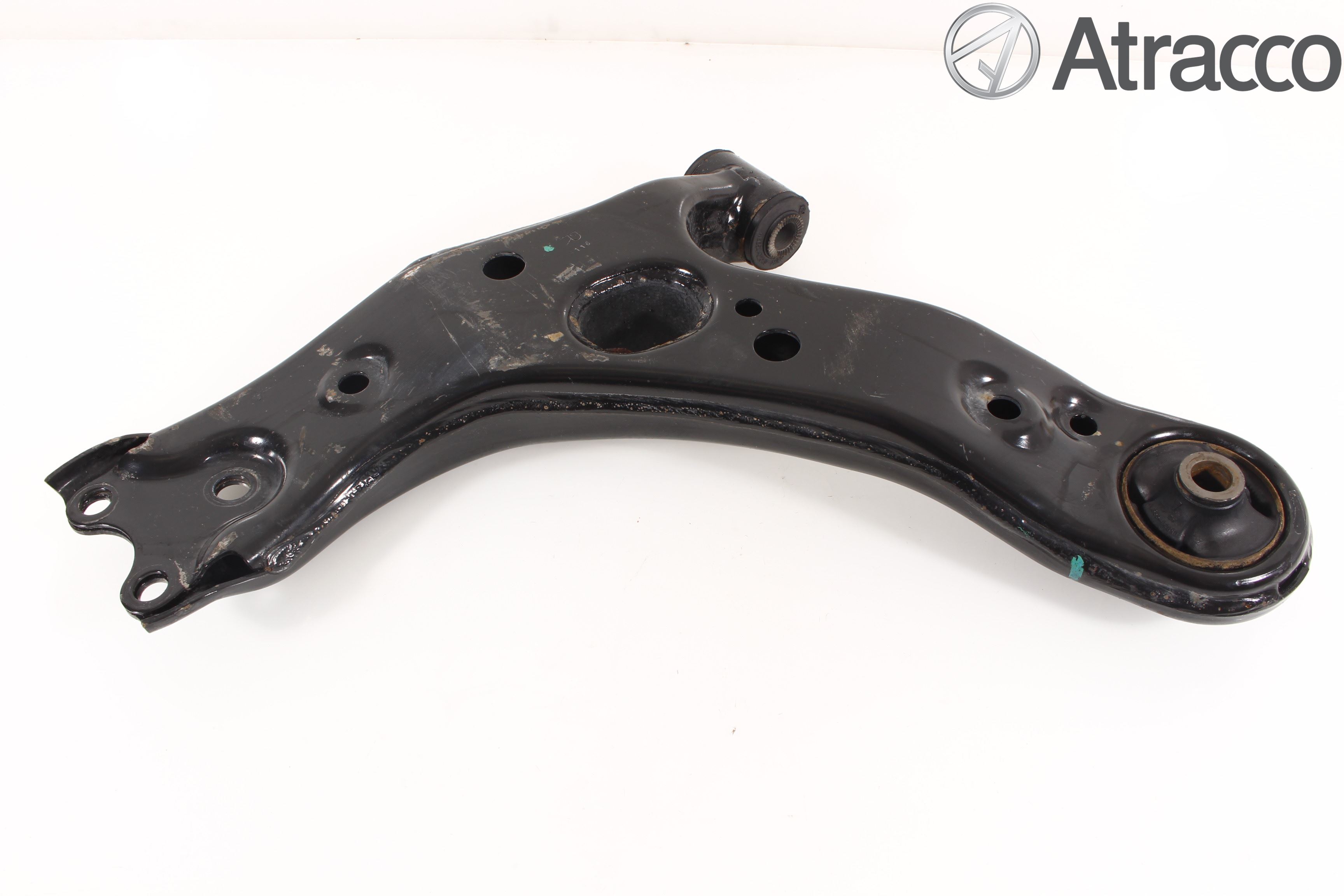 Toyota AURIS 13-19 Bärarm Fram Undre Hö