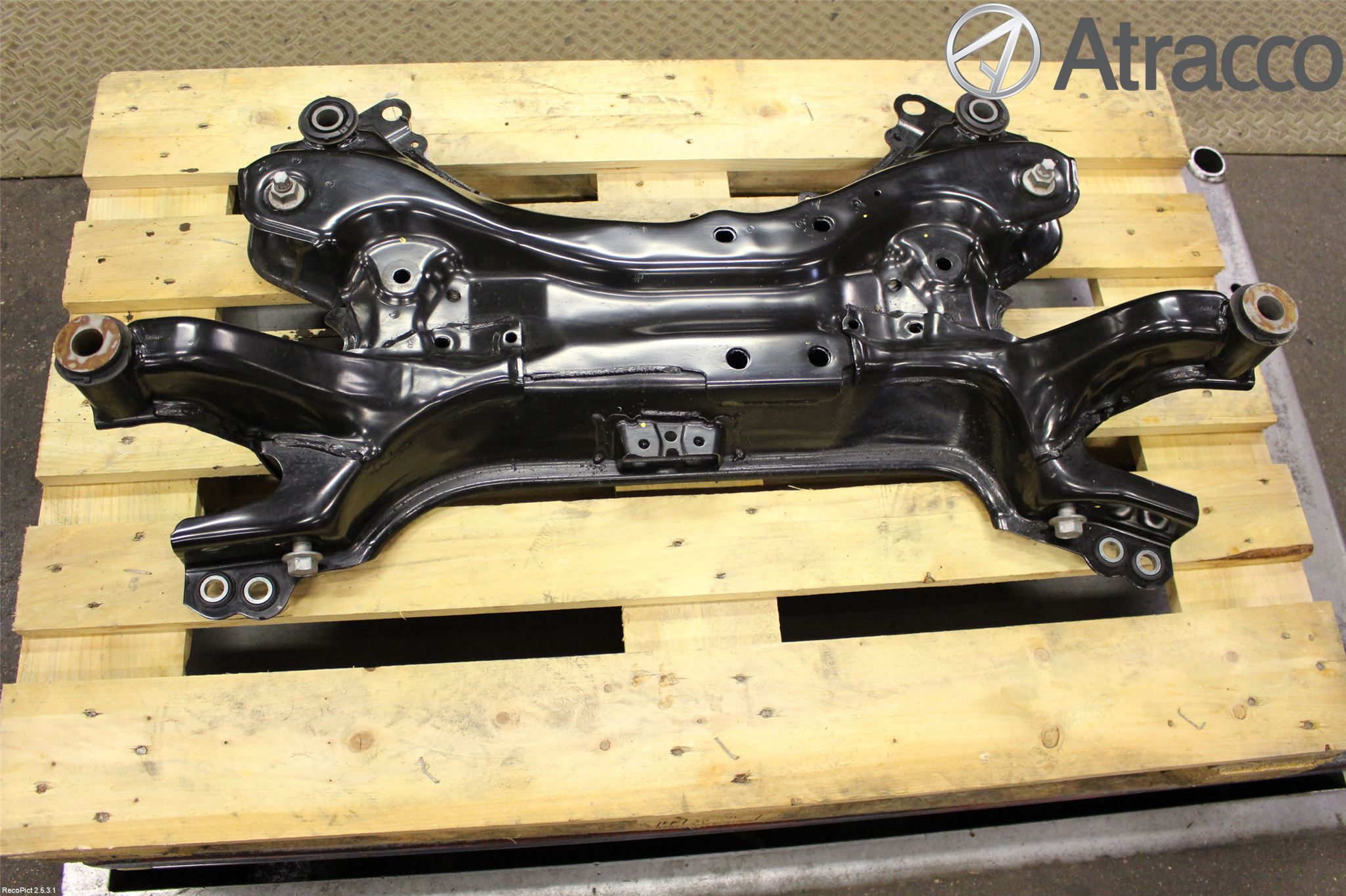 Toyota AVENSIS 09-15 Framvagnsbalk