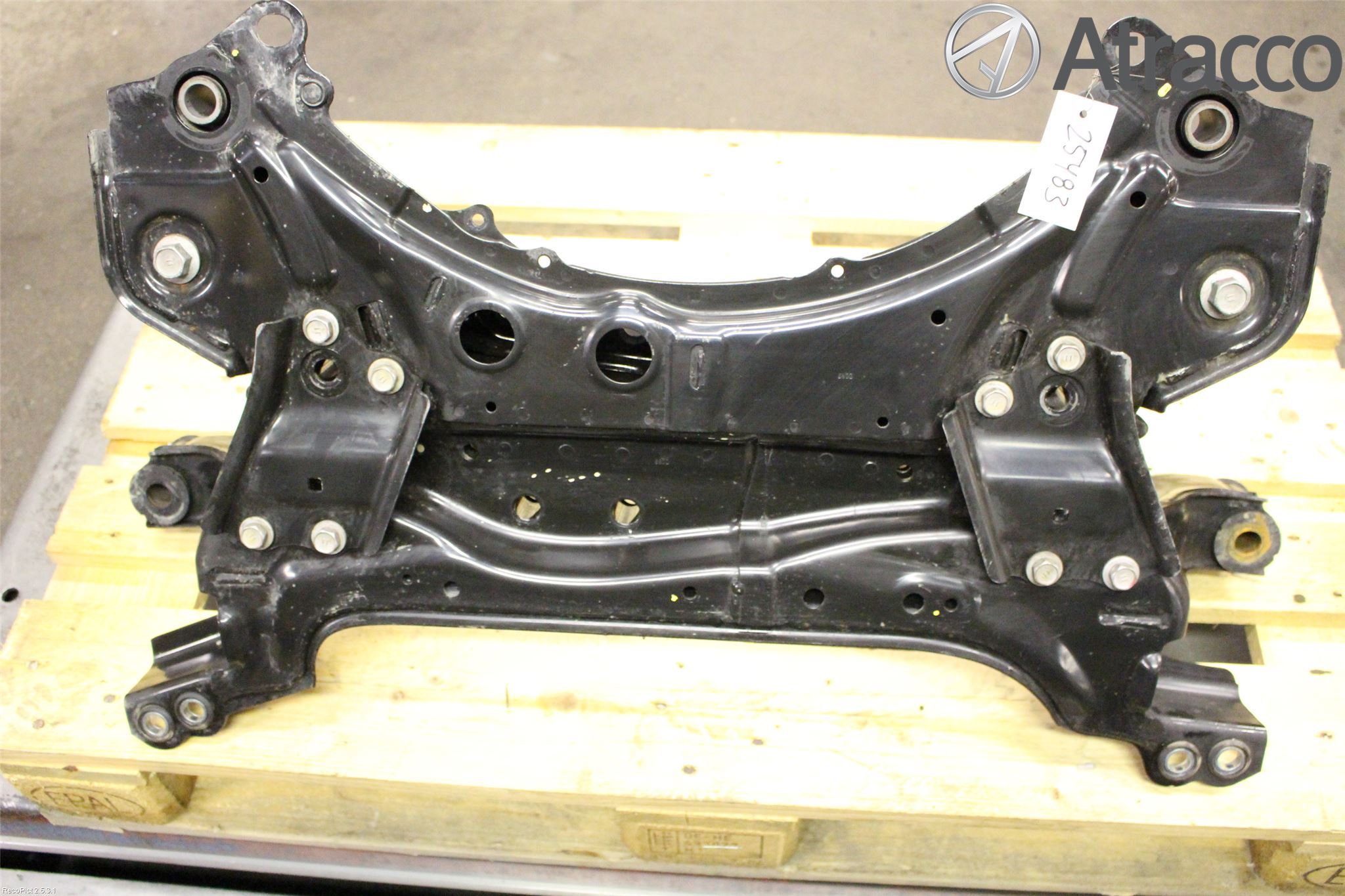 Toyota AVENSIS 09-15 Framvagnsbalk