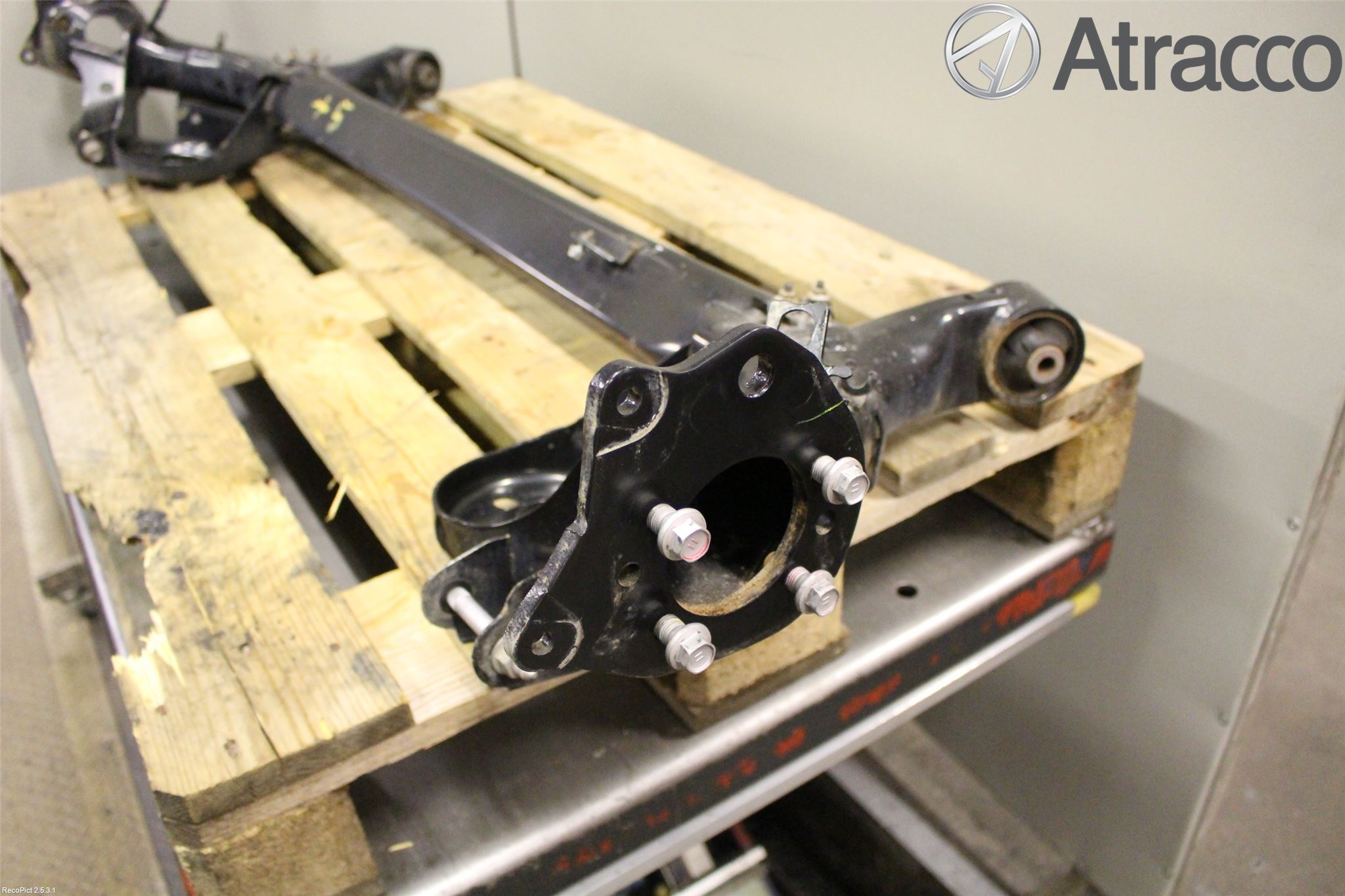 Toyota PRIUS+ ZVW40 12-20 Bakaxelbalk