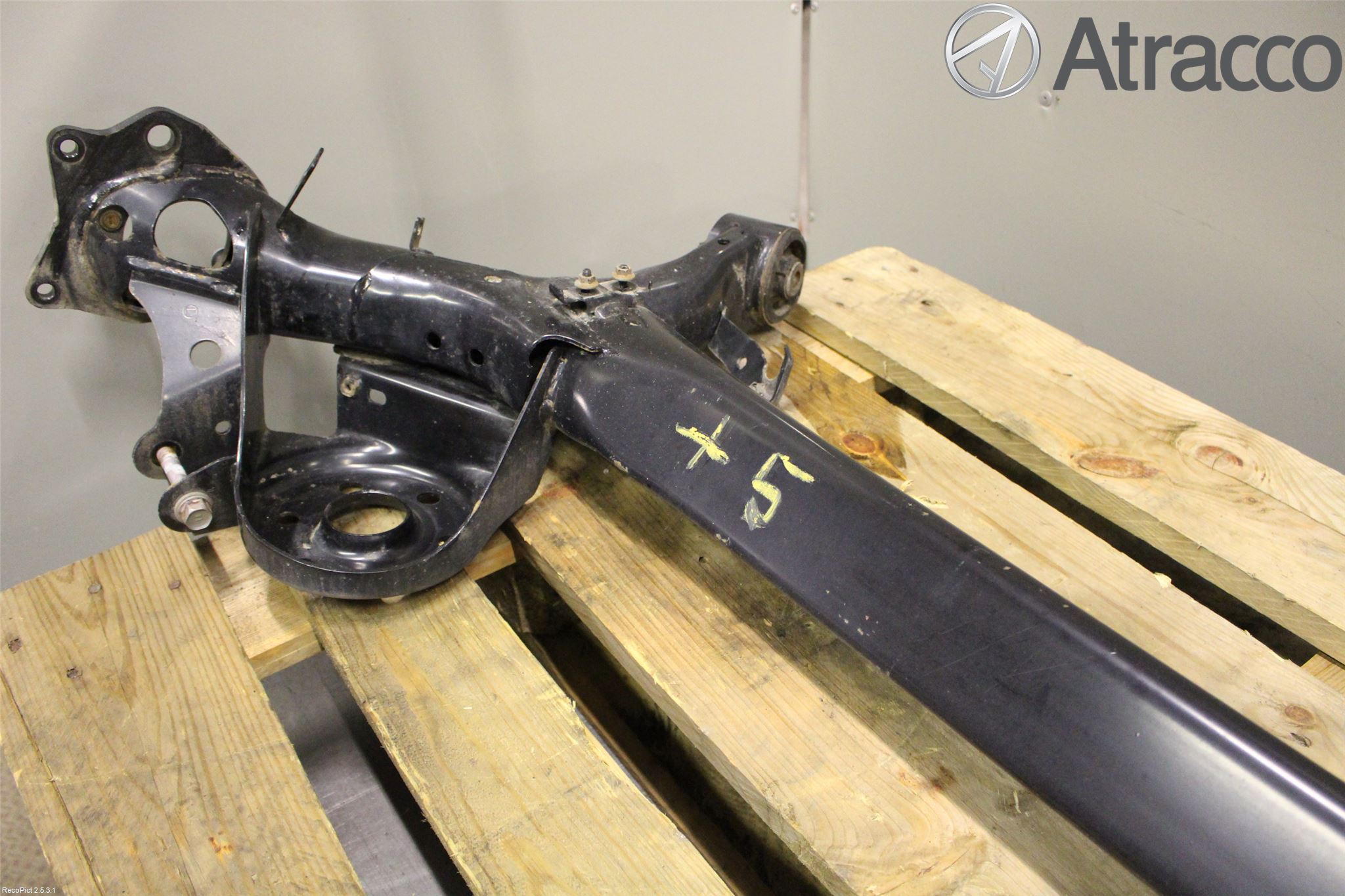 Toyota PRIUS+ ZVW40 12-20 Bakaxelbalk