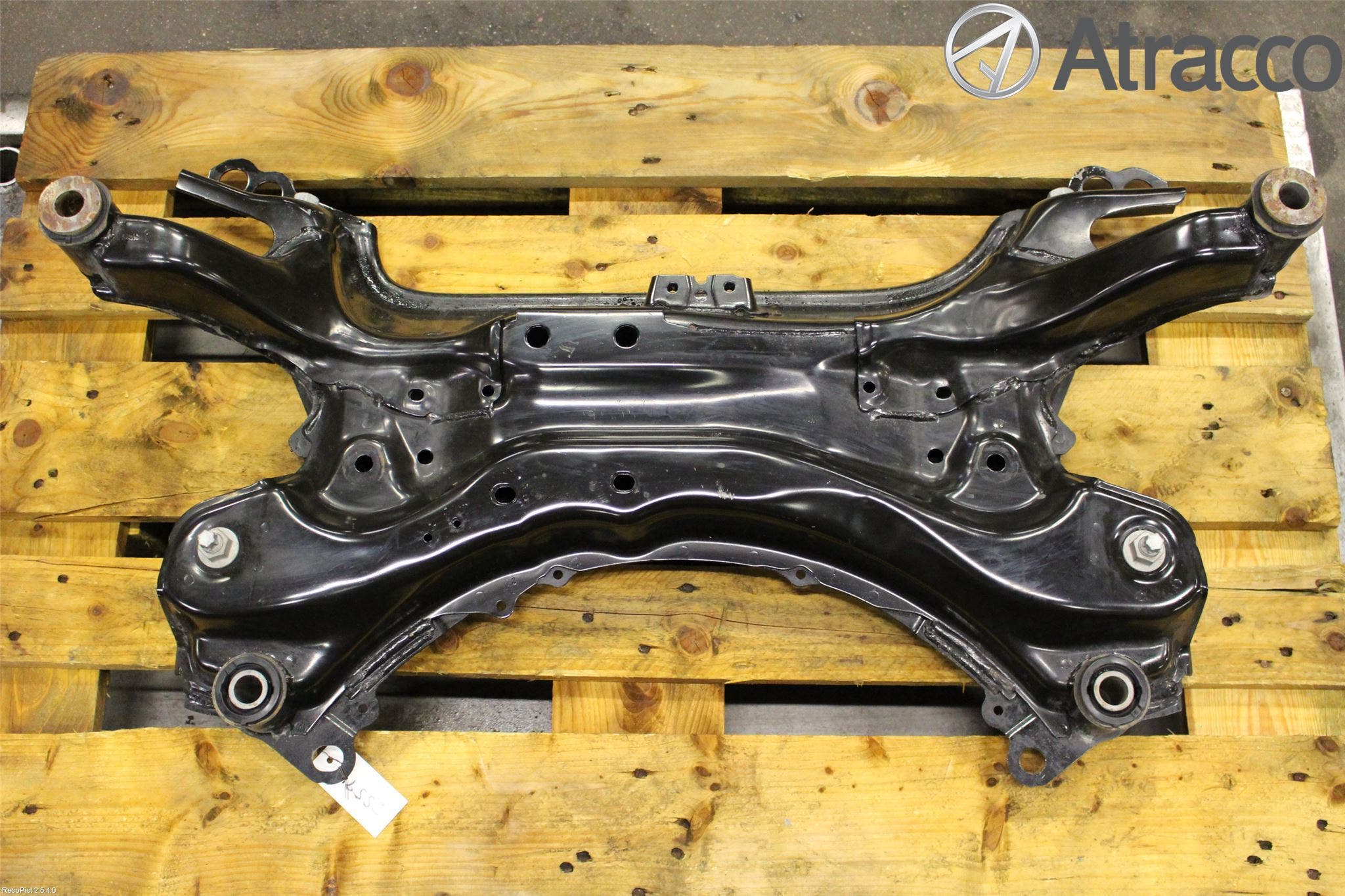 Toyota AVENSIS 16-18 Framvagnsbalk