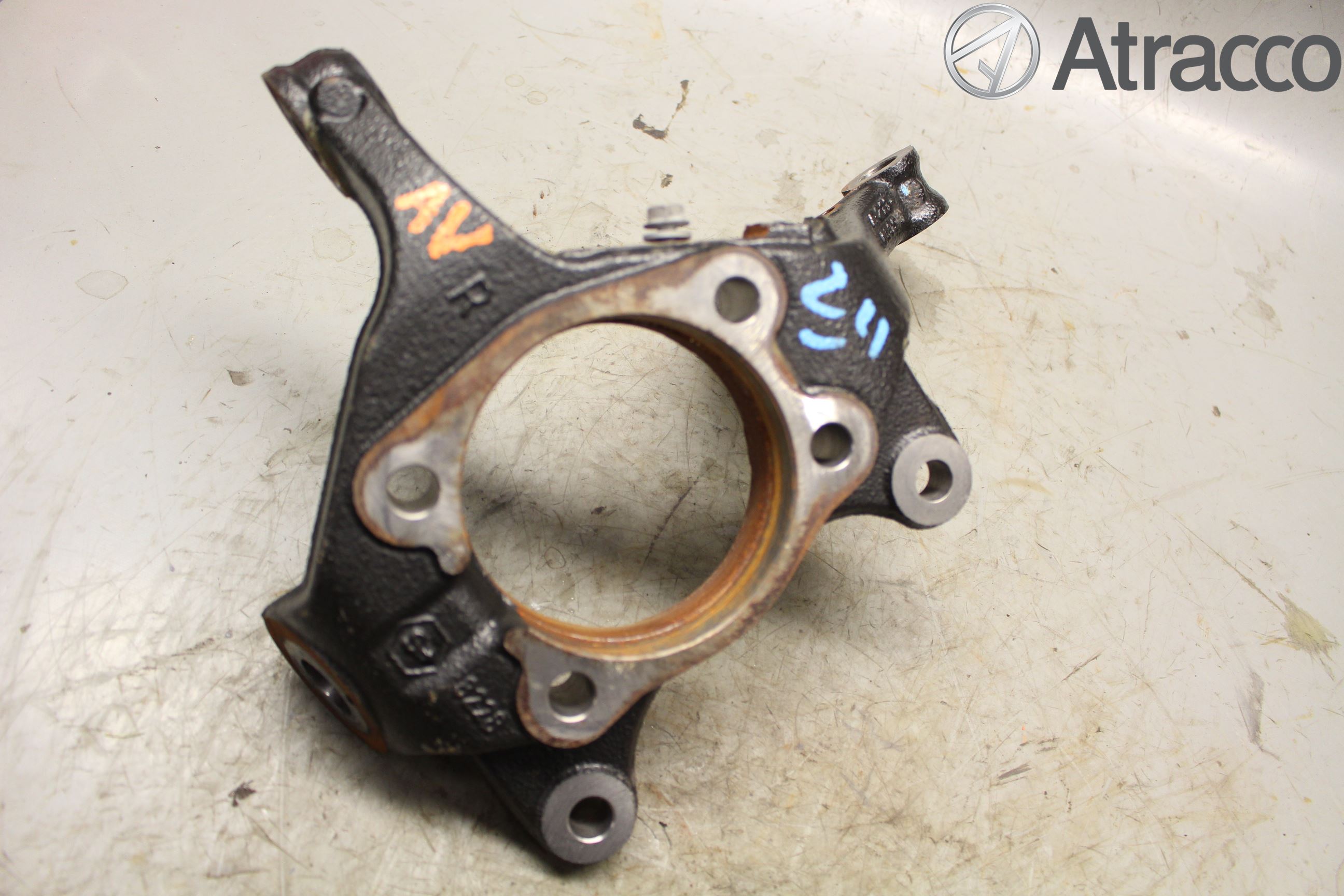 Toyota AVENSIS 16-18 Styrspindel Lagerhus Hö