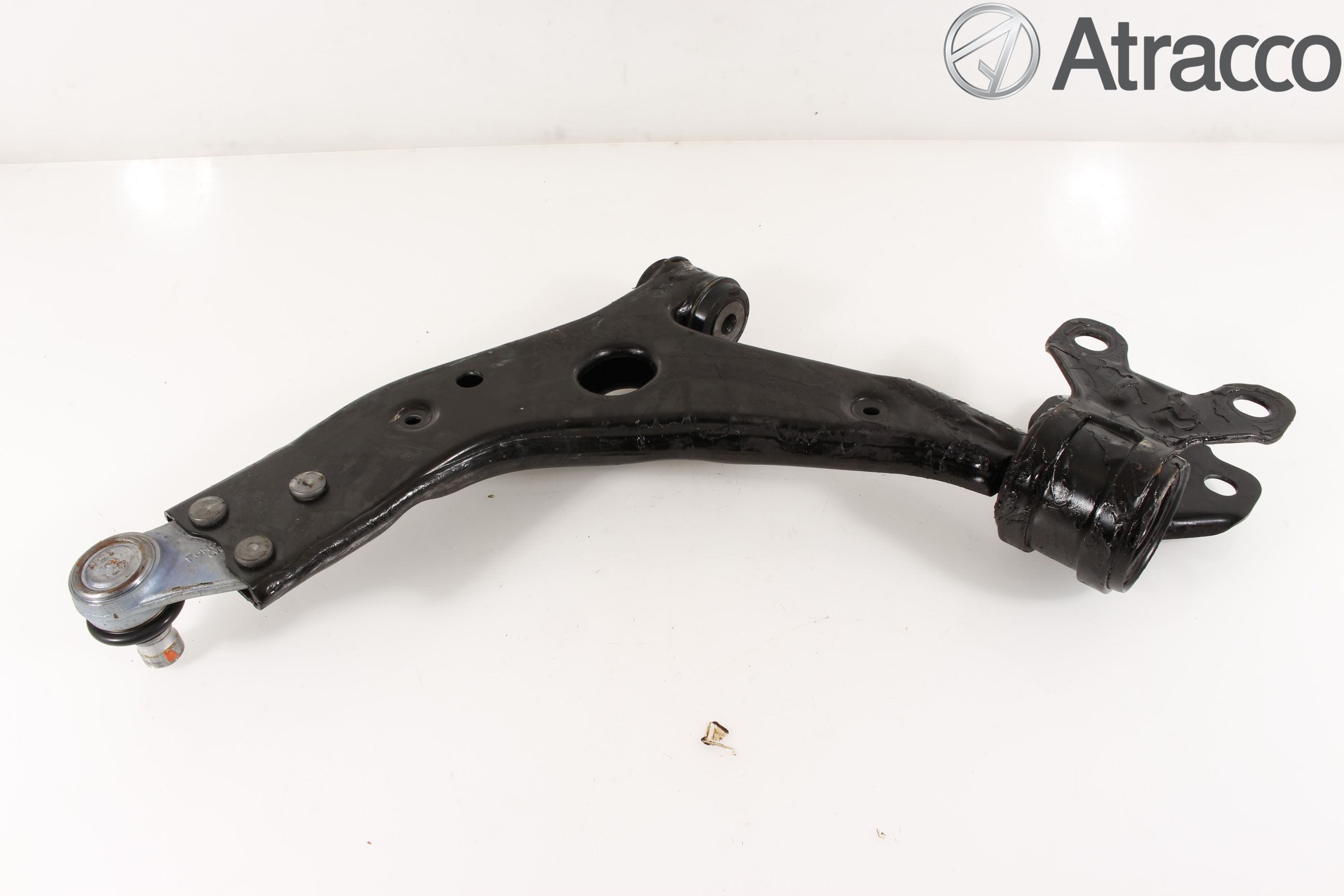 Ford FOCUS 15-18 Bärarm Fram Undre Hö