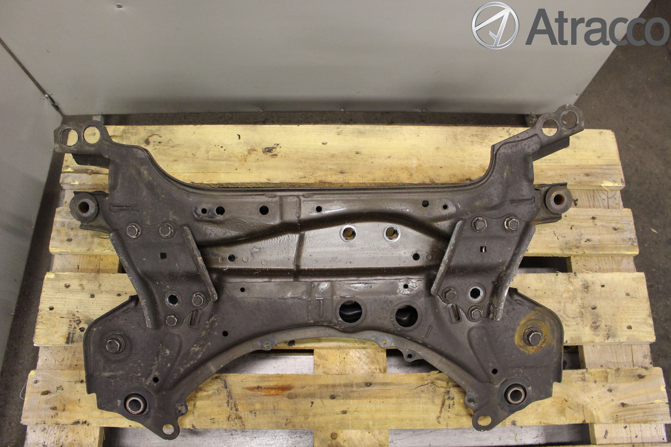 Toyota AVENSIS 09-15 Framvagnsbalk