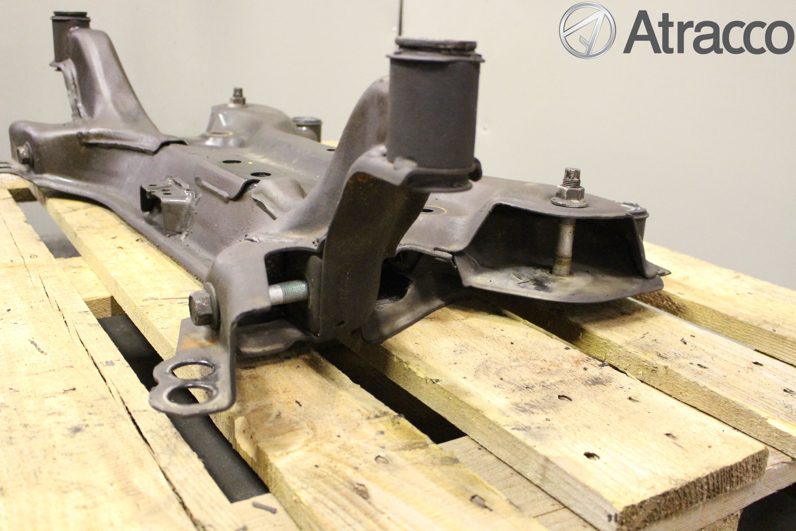 Toyota AVENSIS 09-15 Framvagnsbalk