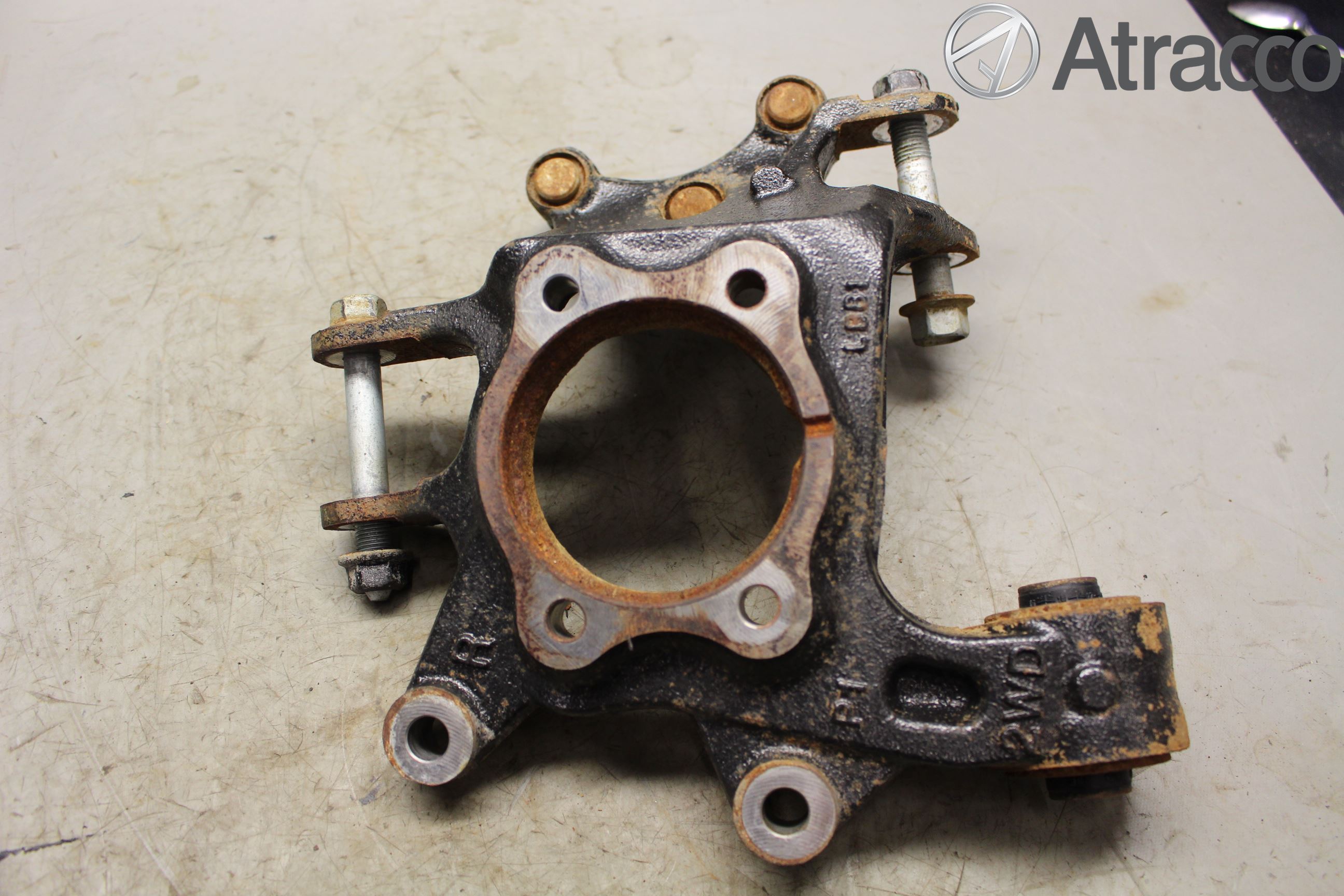 Hyundai TUCSON 05- Hjullagerhus-Spindel Hö B